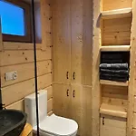 Osada Na Skale Z Kominkiem