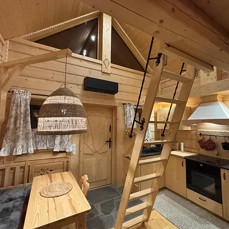 Osada Na Skale Z Kominkiem * Истебна