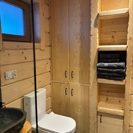 Osada Na Skale Z Kominkiem
