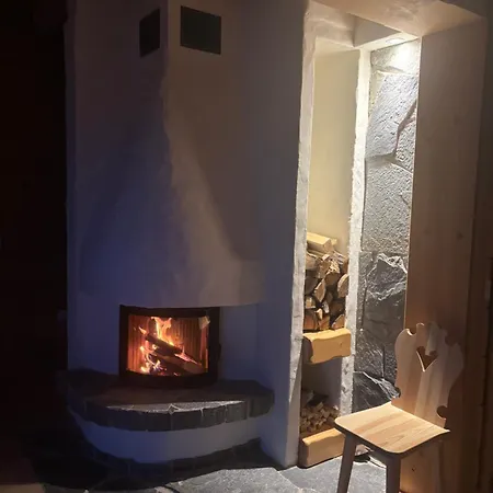 Osada Na Skale Z Kominkiem 伊斯泰布纳