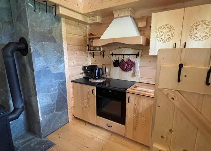 בית נופש Osada Na Skale Z Kominkiem איסטבנה