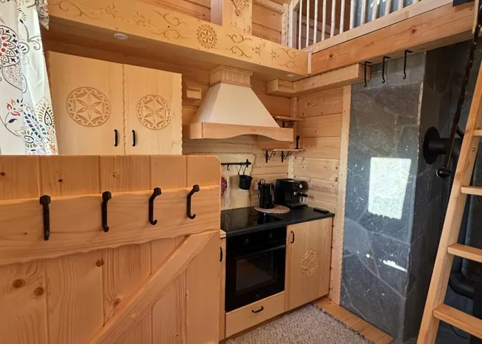 Osada Na Skale Z Kominkiem * איסטבנה