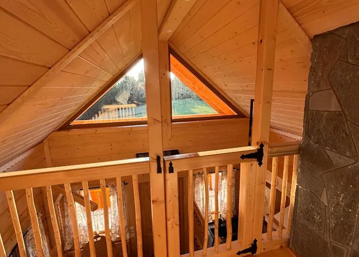 Osada Na Skale Z Kominkiem איסטבנה