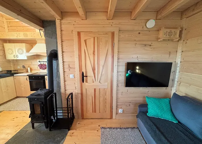 Osada Na Skale Z Kominkiem איסטבנה