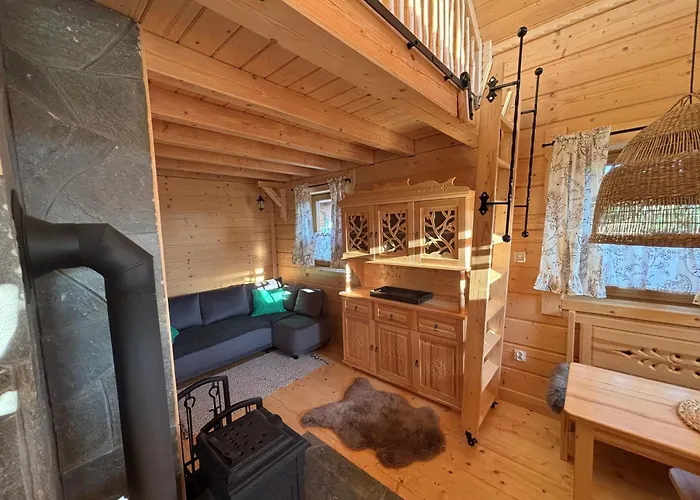 בית נופש Osada Na Skale Z Kominkiem איסטבנה