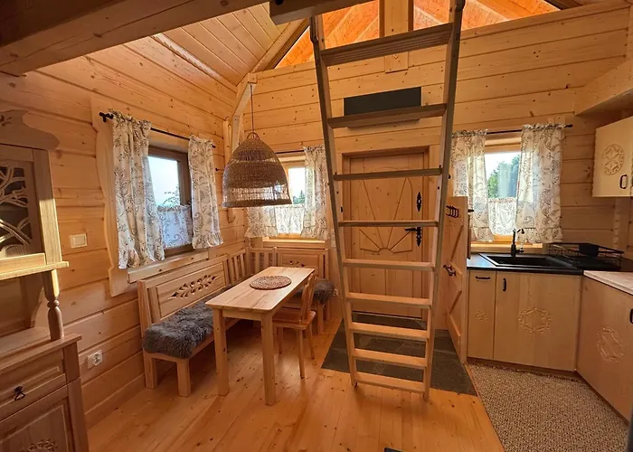 Osada Na Skale Z Kominkiem איסטבנה