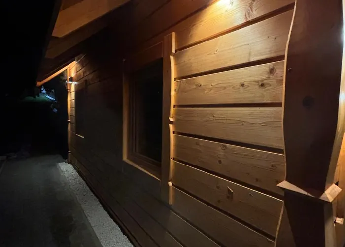 Osada Na Skale Z Kominkiem * איסטבנה