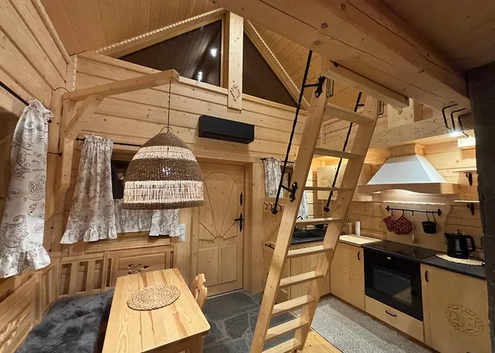 Osada Na Skale Z Kominkiem * איסטבנה