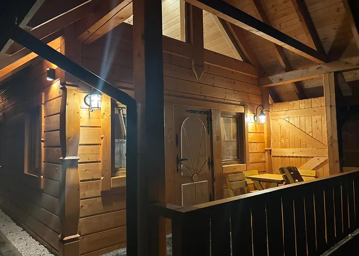 Osada Na Skale Z Kominkiem איסטבנה