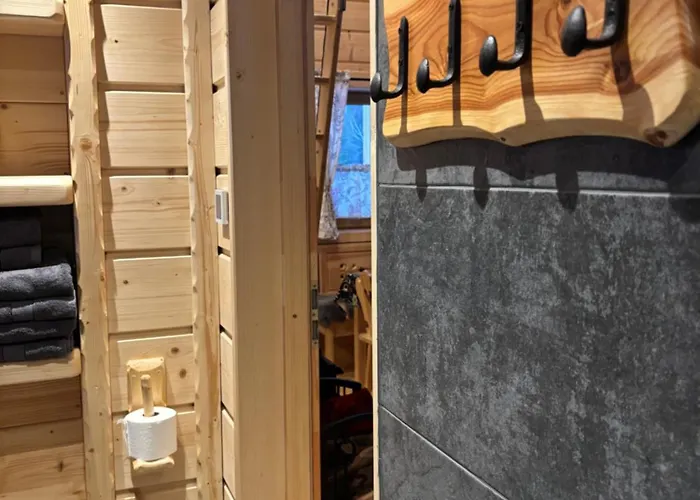 בית נופש Osada Na Skale Z Kominkiem איסטבנה