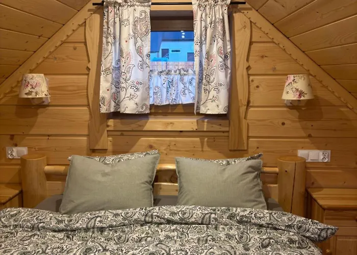 בית נופש Osada Na Skale Z Kominkiem איסטבנה